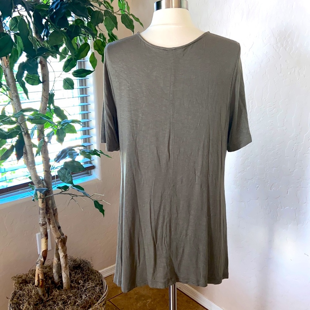 πLOGO by Lori Goldstein Slub Knit Short Sleeve Top with Asymmetric Hem ~ Olive - Picture 3 of 4